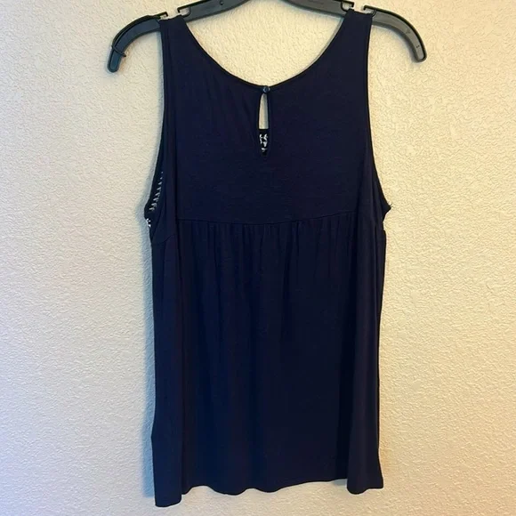 Women’s navy blue tank top size medium. - Picture 3 of 4